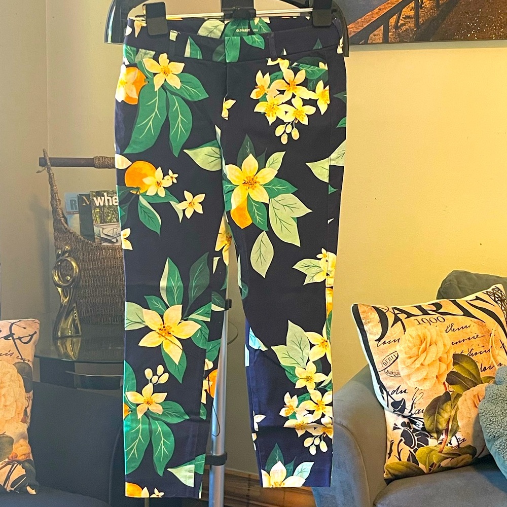Old Navy Floral Pixie Bottoms